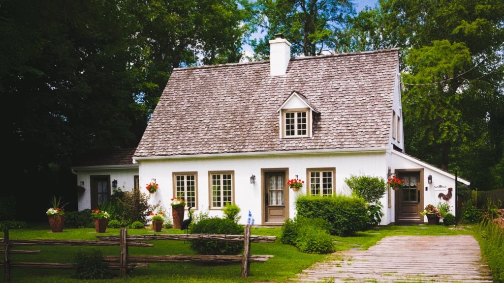 Charming Cottage Design Outdoor Planter Ideas